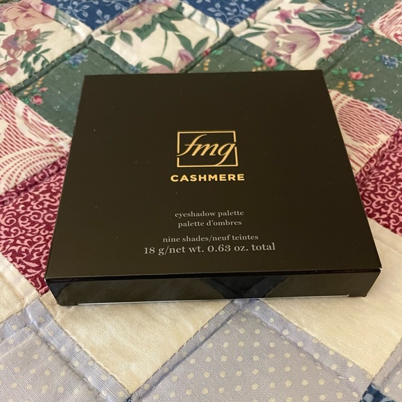 Avon FMG Cashmere Eyeshadow Palette - Picture 2 of 3